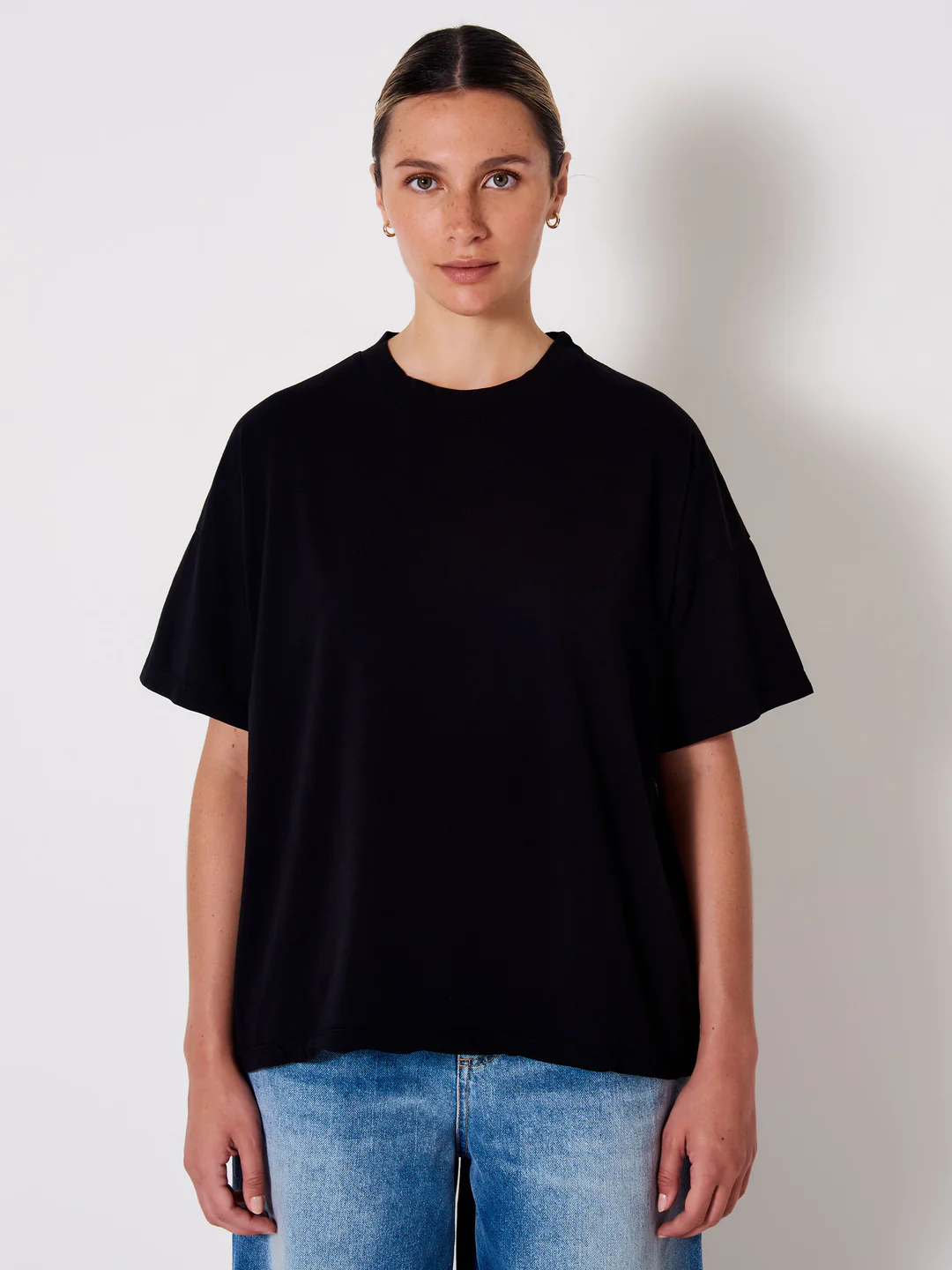 Women's basic t-shirt made of quality cotton VICOLO black 1