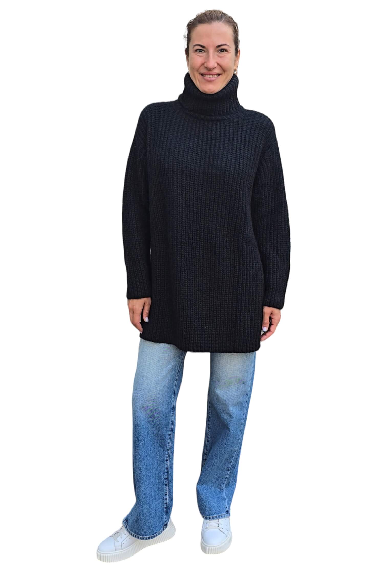 Women's long knitted sweater KONTATTO black