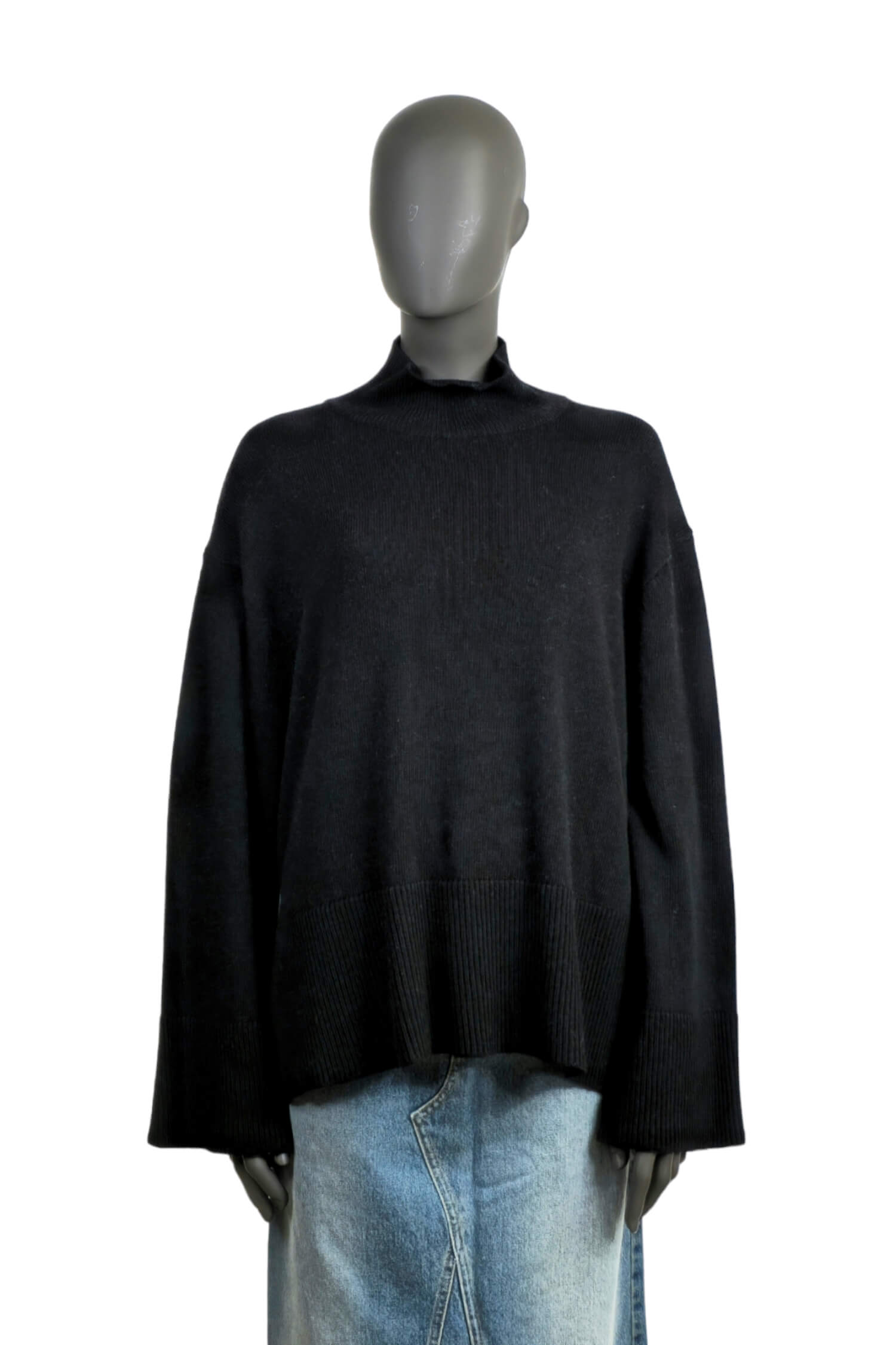 Looser cut sweater VICOLO black 1