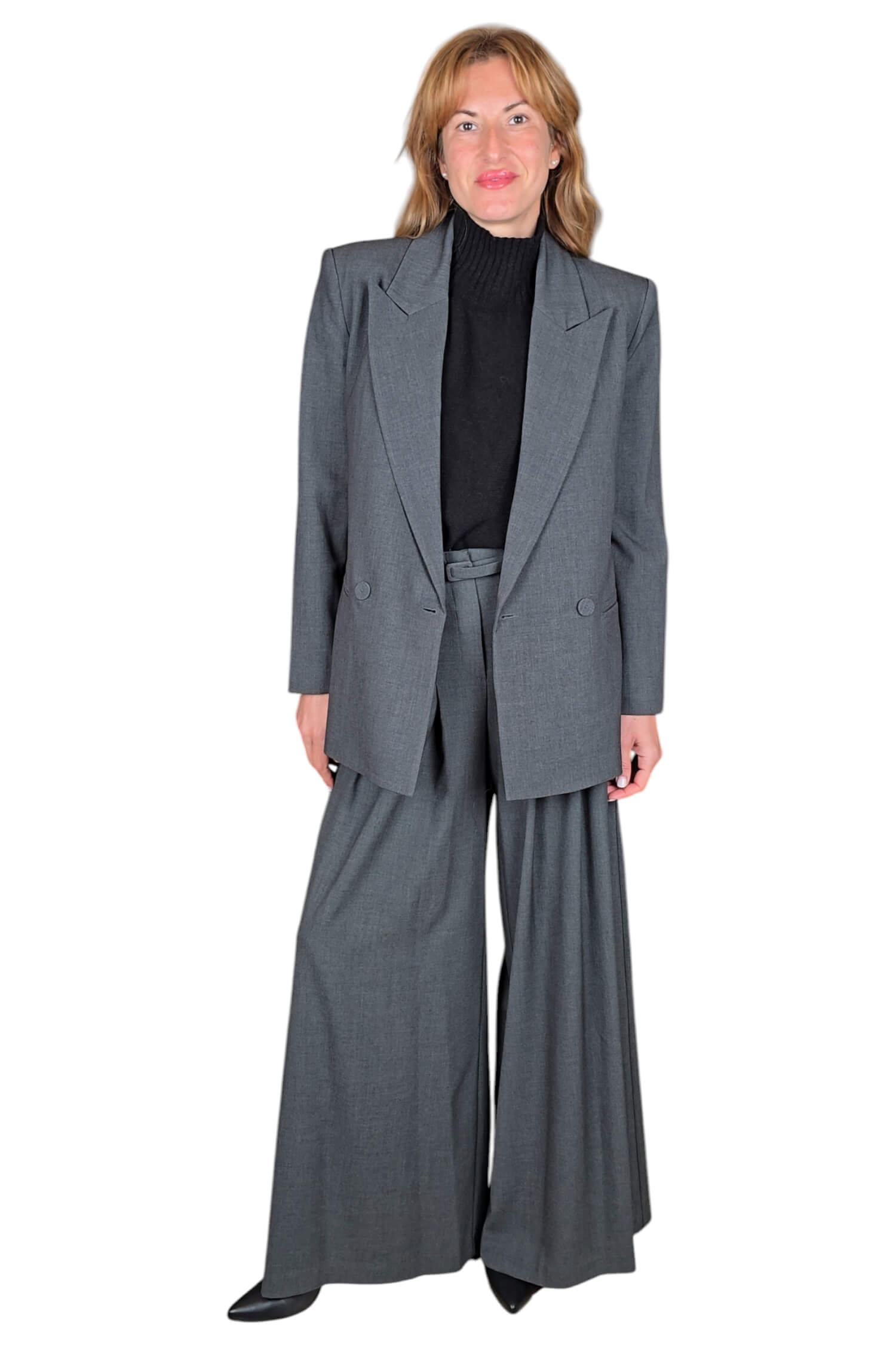 Wide trousers in a neutral dark gray color are a universal piece that fits both elegant and casual outfits. They have a maxi length and gradually widen from the waist for a sophisticated look. The pockets and belt add practical details that make them ideal for everyday wear. Composition: 73% Polyester, 23% Viscose, 4% Elastane What size to order: We recommend choosing one size larger than you normally wear: If you wear size XS, we recommend you order size XS If you wear size S, we recommend you order size S If you wear size M, we recommend ordering size M. If you wear size L, we recommend ordering size L